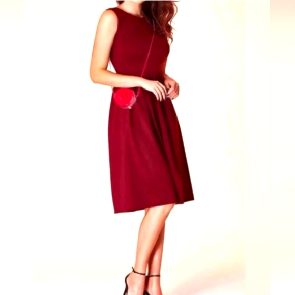 Marc Jacobs Mini Patent Sling Bag with Long Strap 4" Zip around closure - Picture 3 of 12